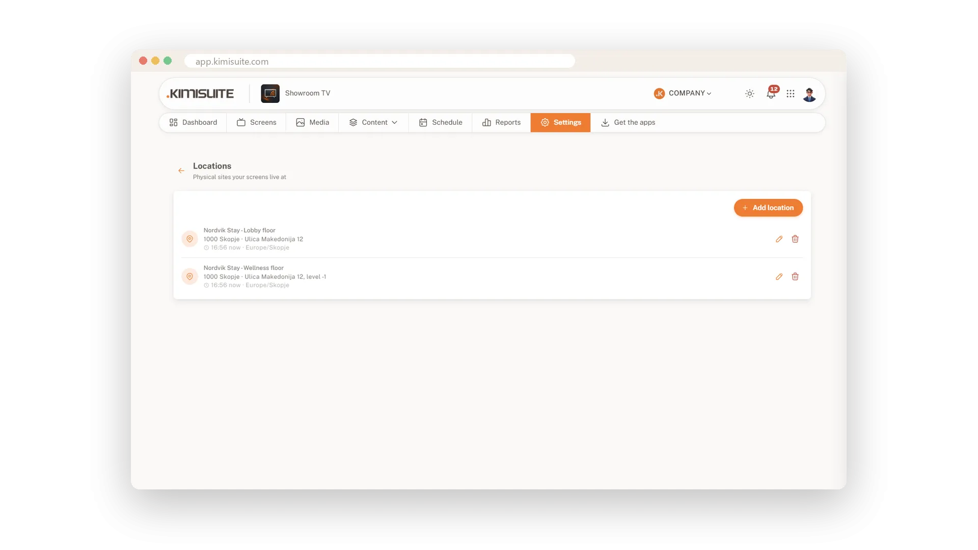 Elke site in zijn eigen tijdzone